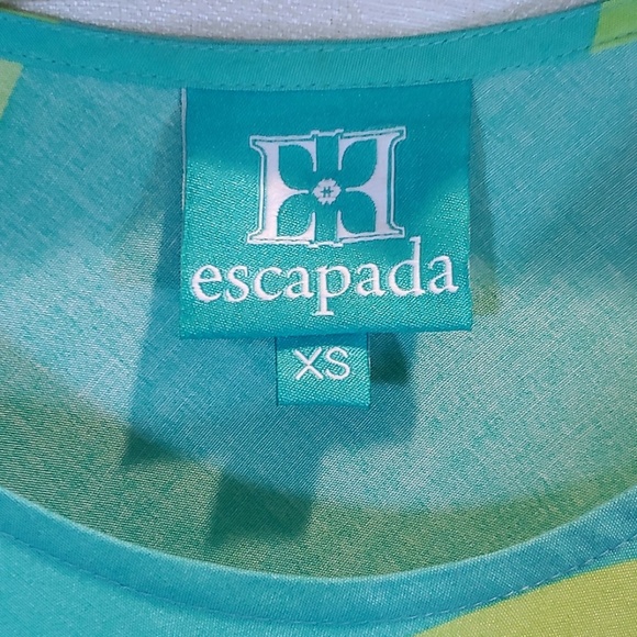 Escapada | Abstract Ruffle Sleeve Tunic | XS - Picture 2 of 8